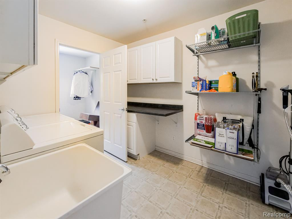 28523 CARLTON WAY Drive, Novi, MI 48377 — Photo 17