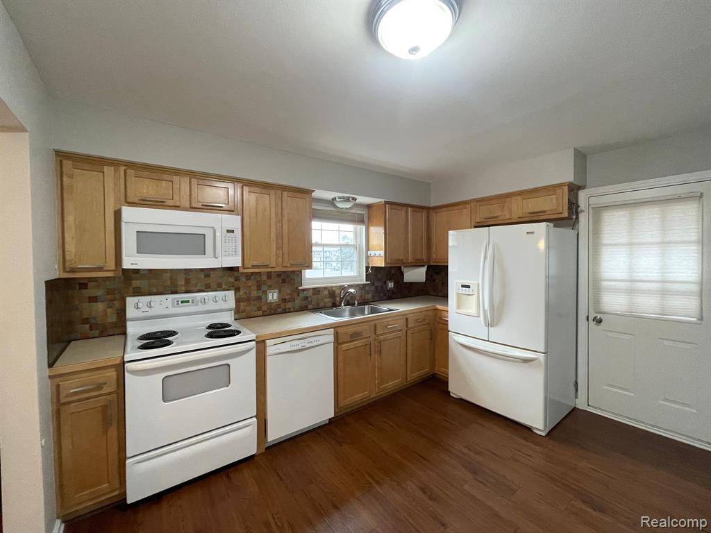 27653 W ECHO Valley, 211, Farmington Hills, MI 48334 — Photo 3