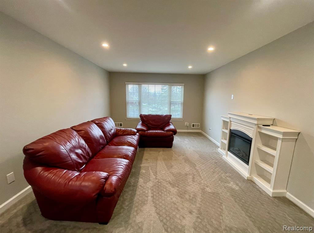 27653 W ECHO Valley, 211, Farmington Hills, MI 48334 — Photo 8