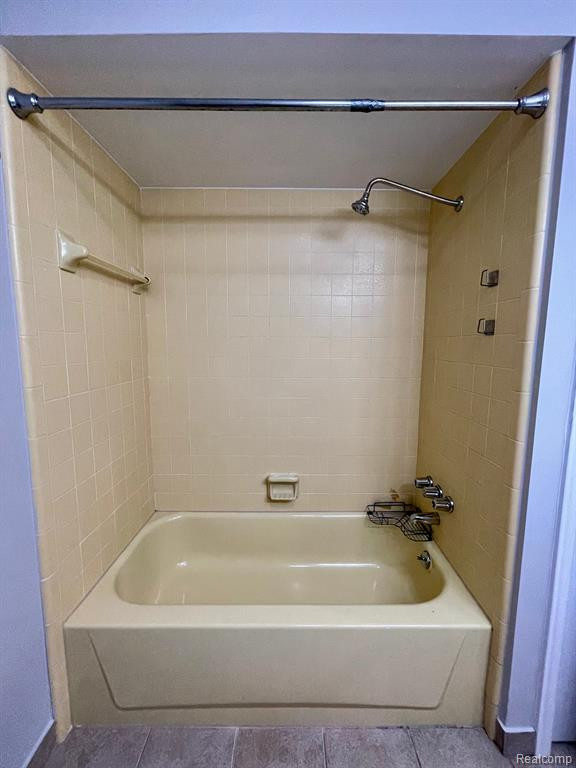 27653 W ECHO Valley, 211, Farmington Hills, MI 48334 — Photo 18