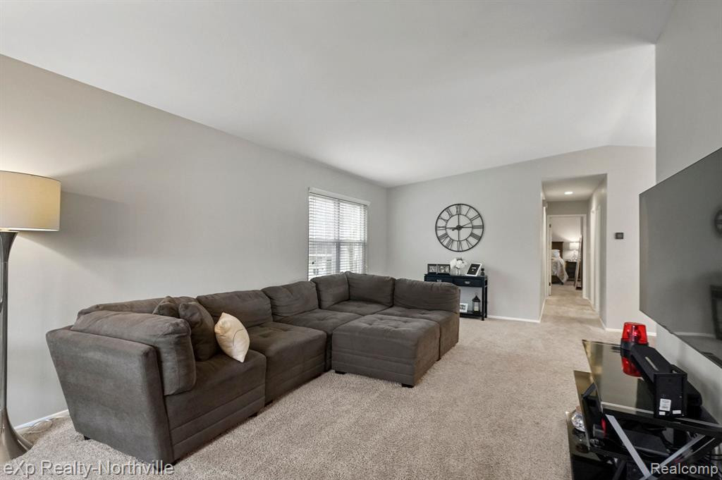 21124 E GLEN HAVEN Circle, Northville, MI 48167 — Photo 6