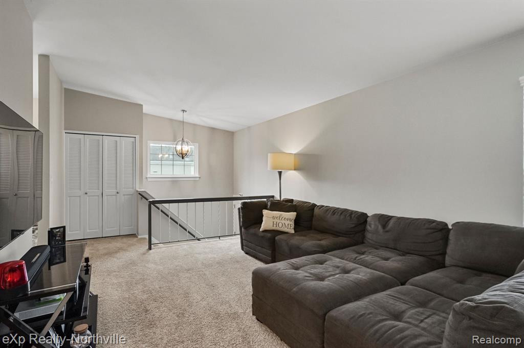 21124 E GLEN HAVEN Circle, Northville, MI 48167 — Photo 9