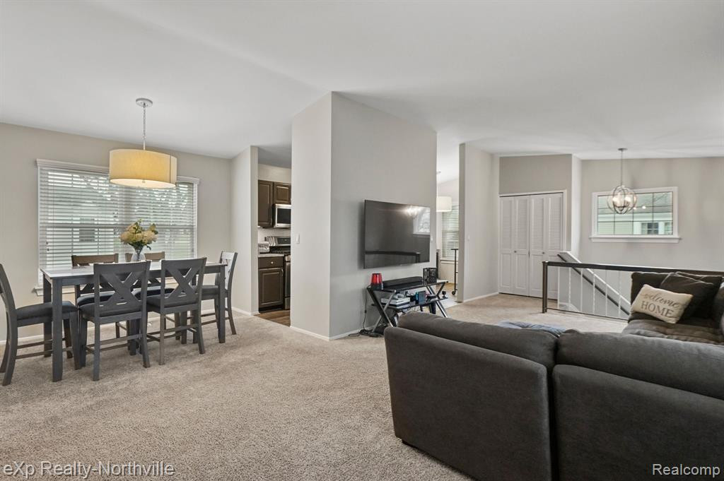 21124 E GLEN HAVEN Circle, Northville, MI 48167 — Photo 10
