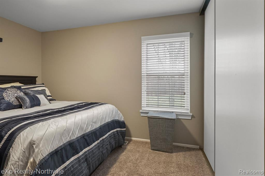 21124 E GLEN HAVEN Circle, Northville, MI 48167 — Photo 24