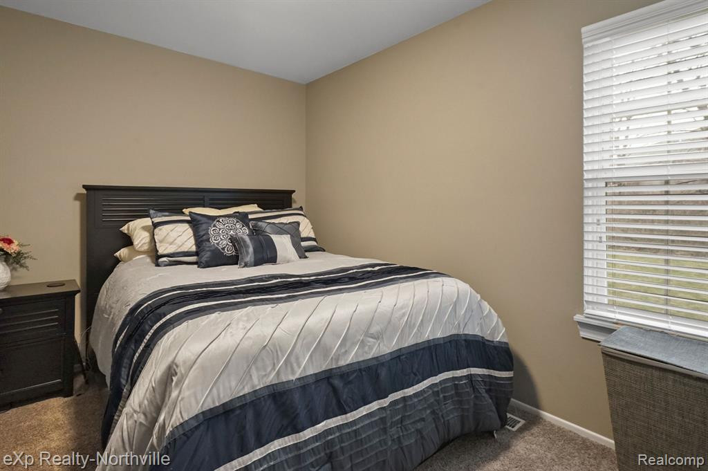 21124 E GLEN HAVEN Circle, Northville, MI 48167 — Photo 25