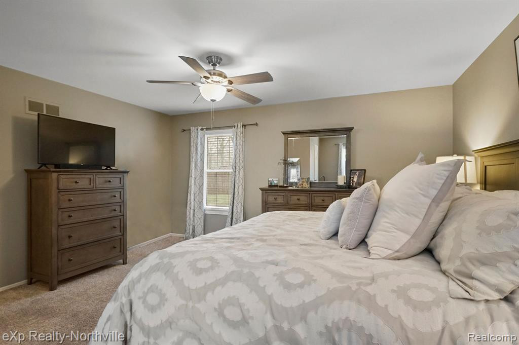 21124 E GLEN HAVEN Circle, Northville, MI 48167 — Photo 33