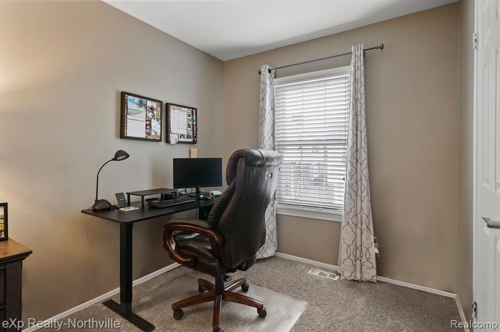 21124 E GLEN HAVEN Circle, Northville, MI 48167 — Photo 34
