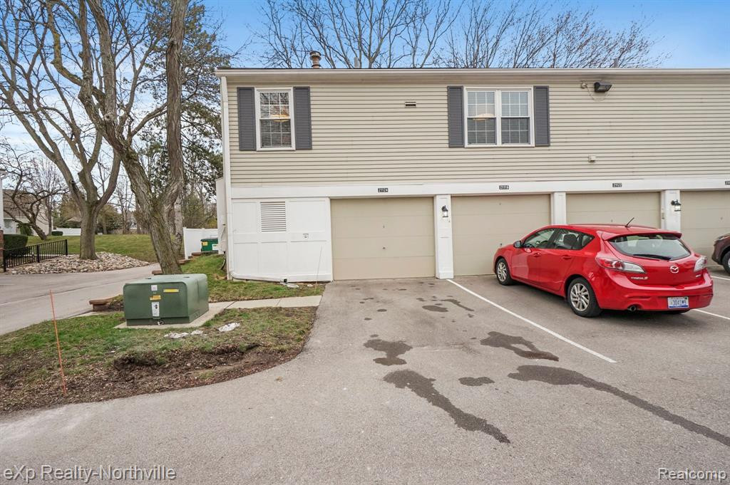 21124 E GLEN HAVEN Circle, Northville, MI 48167 — Photo 42