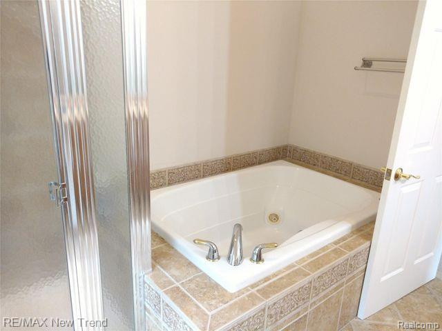 26324 FIELDSTONE, Novi, MI — Photo 8