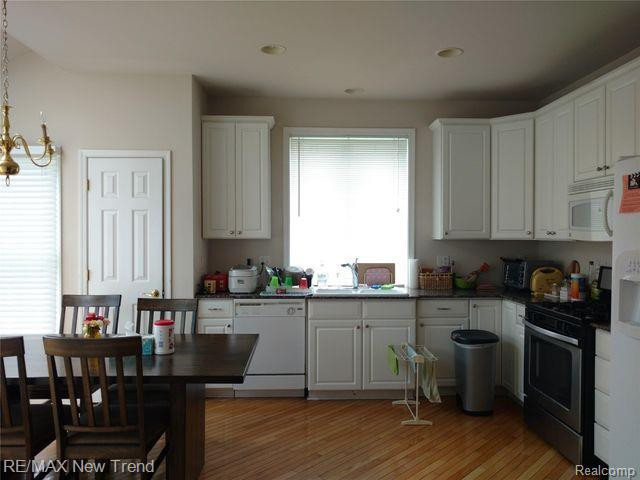 26324 FIELDSTONE, Novi, MI — Photo 11