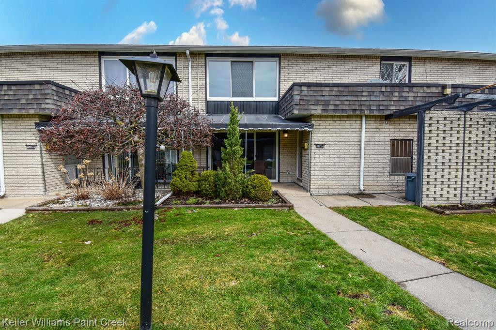 8272 KARAM Boulevard, 2, Warren, MI 48093 — Photo 2