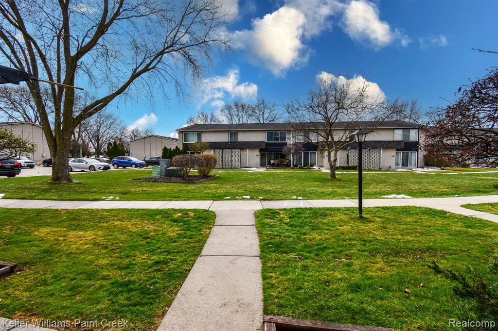 8272 KARAM Boulevard, 2, Warren, MI 48093 — Photo 3