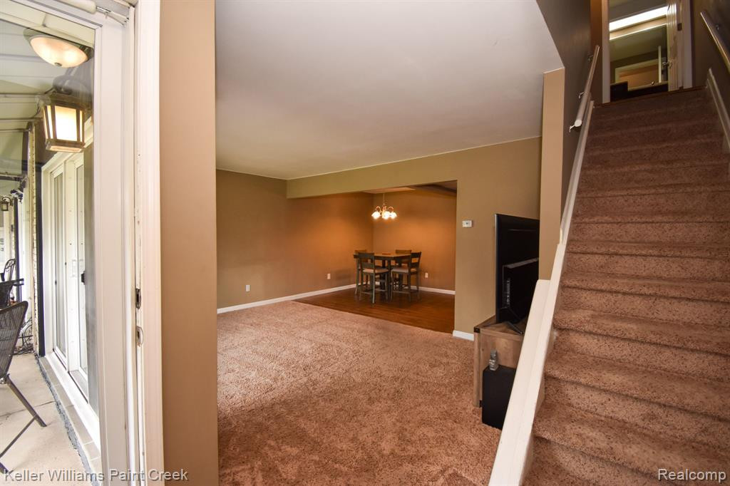 8272 KARAM Boulevard, 2, Warren, MI 48093 — Photo 6
