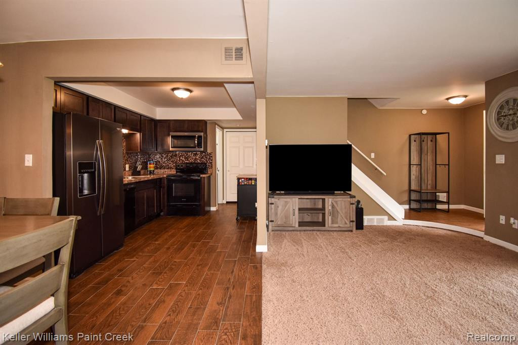 8272 KARAM Boulevard, 2, Warren, MI 48093 — Photo 7