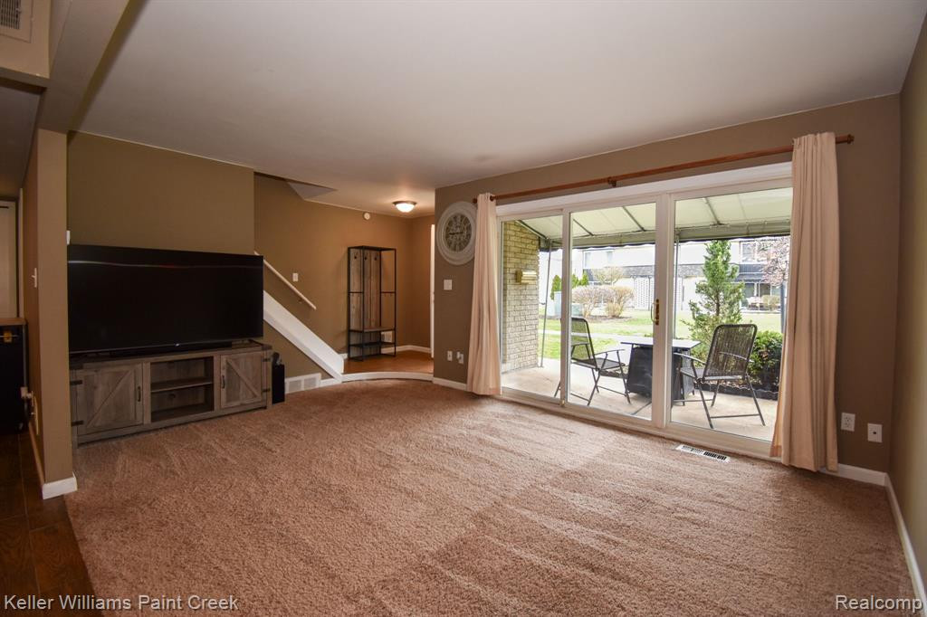 8272 KARAM Boulevard, 2, Warren, MI 48093 — Photo 8