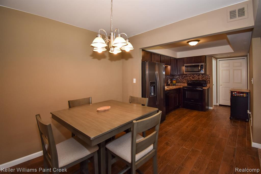 8272 KARAM Boulevard, 2, Warren, MI 48093 — Photo 12
