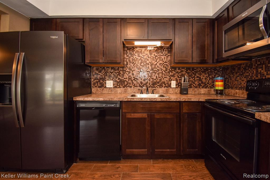 8272 KARAM Boulevard, 2, Warren, MI 48093 — Photo 14
