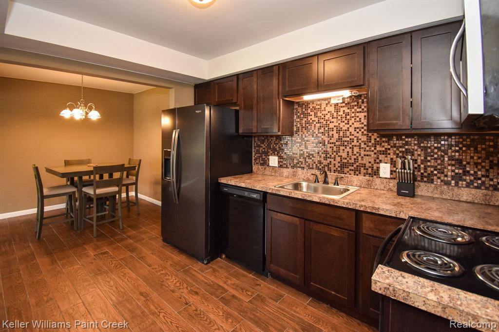 8272 KARAM Boulevard, 2, Warren, MI 48093 — Photo 15