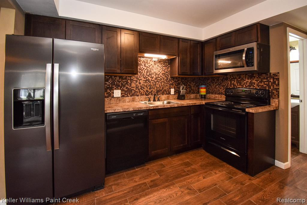 8272 KARAM Boulevard, 2, Warren, MI 48093 — Photo 16
