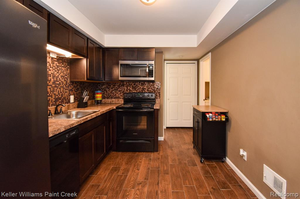 8272 KARAM Boulevard, 2, Warren, MI 48093 — Photo 17