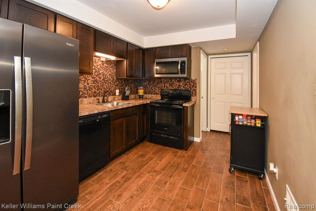 8272 KARAM Boulevard, 2, Warren, MI 48093 — Photo 18