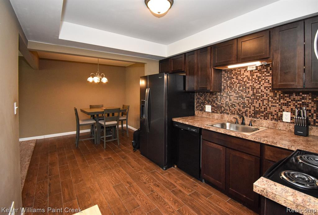 8272 KARAM Boulevard, 2, Warren, MI 48093 — Photo 19