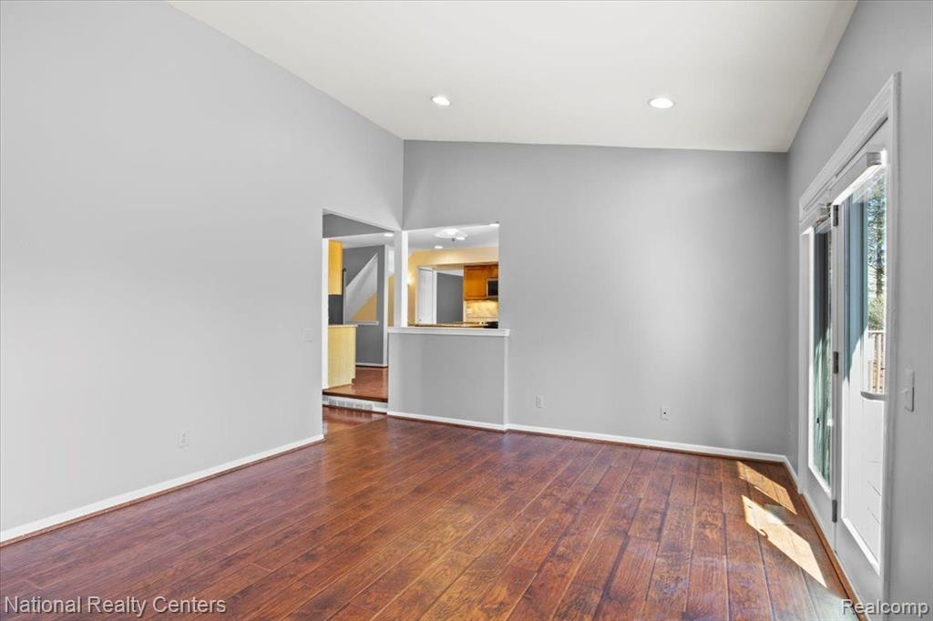 47226 SCARLET Drive S, Novi, MI — Photo 16