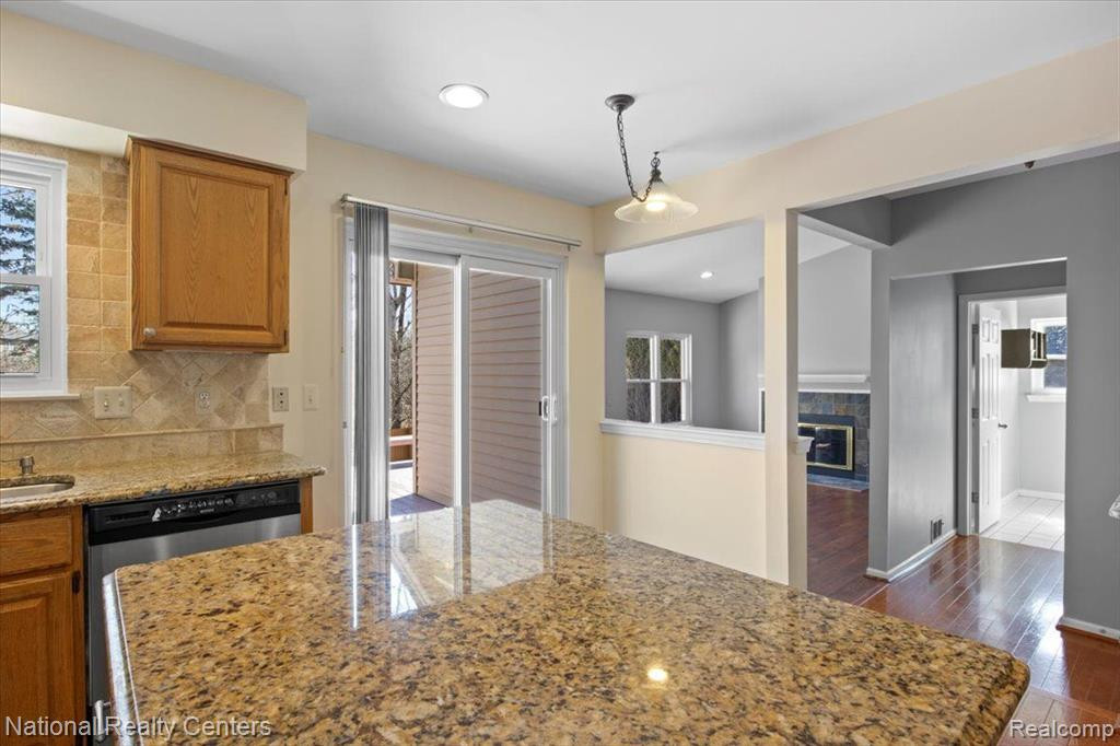 47226 SCARLET Drive S, Novi, MI — Photo 20