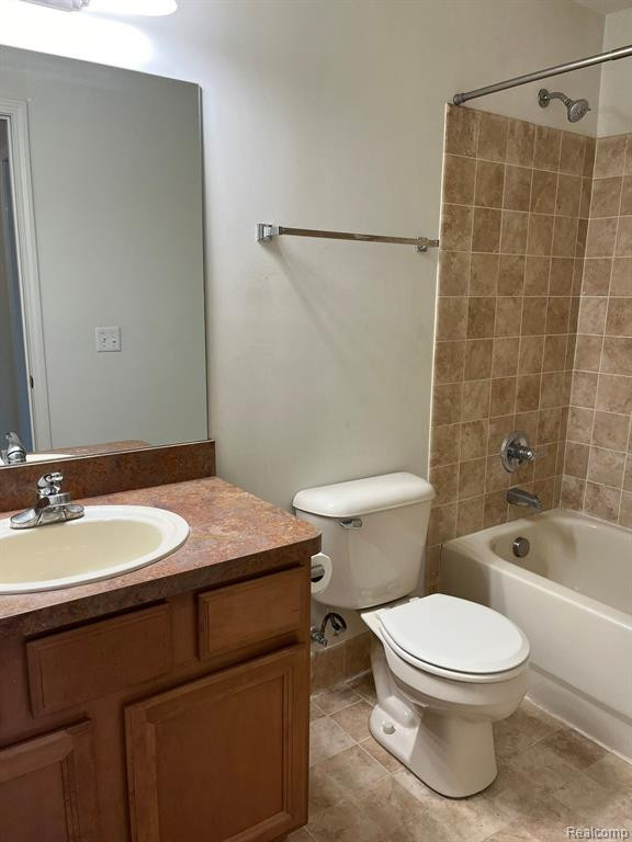 26202 CHESAPEAKE Circle, Walled Lake, MI 48390 — Photo 13