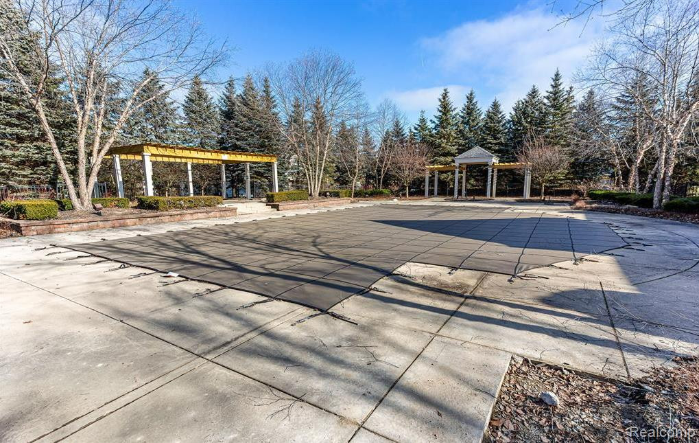 26202 CHESAPEAKE Circle, Walled Lake, MI 48390 — Photo 16