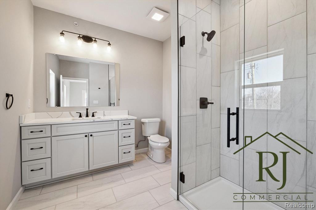 614 POINTE Drive, 264, Walled Lake, MI 48390 — Photo 4