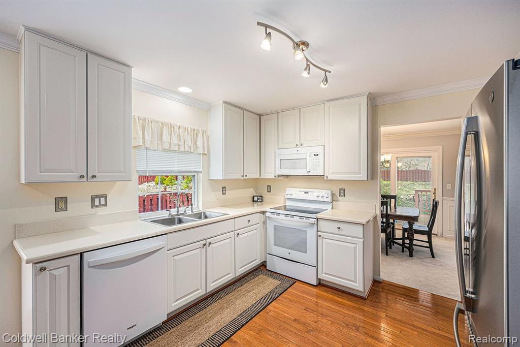 6039 RAVINE Court, Clarkston, MI 48348 — Photo 10