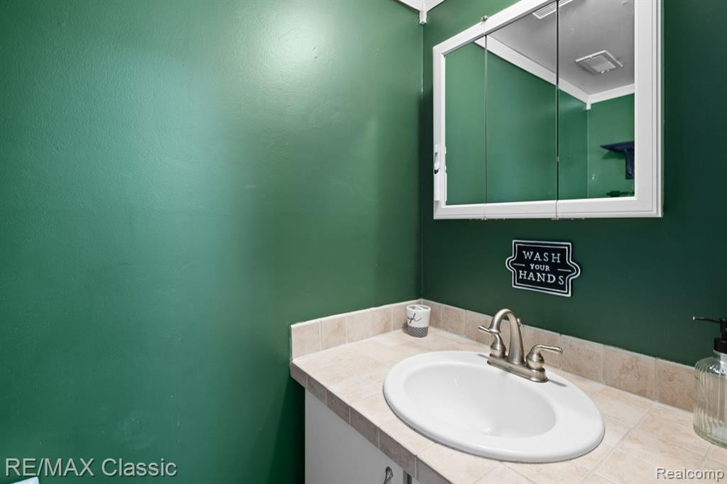 39882 CHEVIOT Road, Canton, MI 48188 — Photo 19