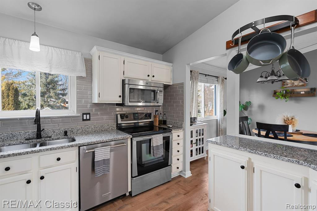 39882 CHEVIOT Road, Canton, MI 48188 — Photo 31