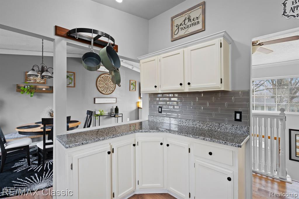 39882 CHEVIOT Road, Canton, MI 48188 — Photo 32