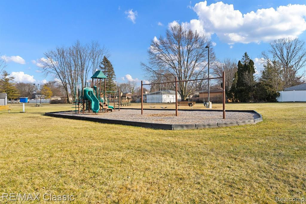 39882 CHEVIOT Road, Canton, MI 48188 — Photo 33