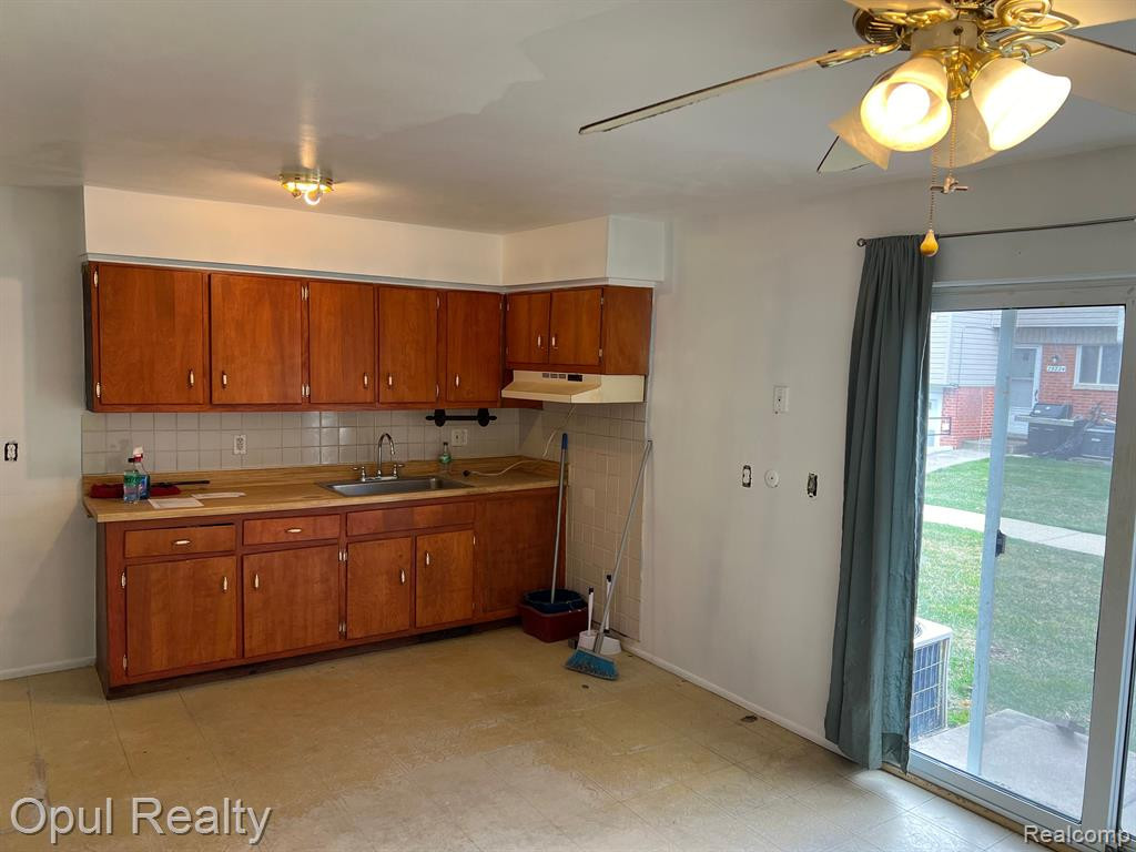 29200 MANCHESTER Street, Westland, MI — Photo 6