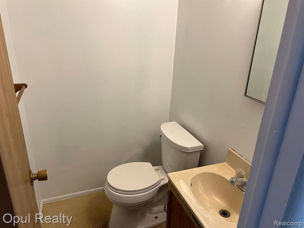 29200 MANCHESTER Street, Westland, MI — Photo 8
