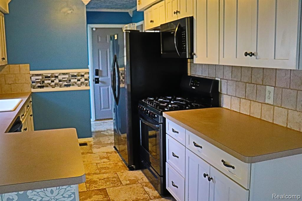 9864 LINCOLN Street, Taylor, MI 48180 — Photo 16