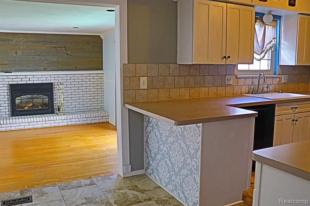 9864 LINCOLN Street, Taylor, MI 48180 — Photo 23