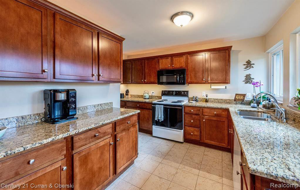 1062 STRATFORD Lane, Bloomfield Hills, MI 48304 — Photo 4