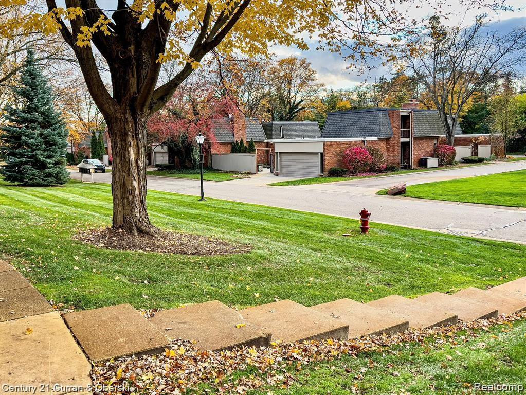 1062 STRATFORD Lane, Bloomfield Hills, MI 48304 — Photo 32
