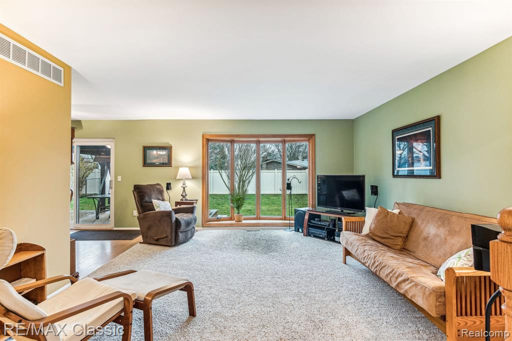 7088 CHADWICK Drive, Canton, MI 48187 — Photo 5