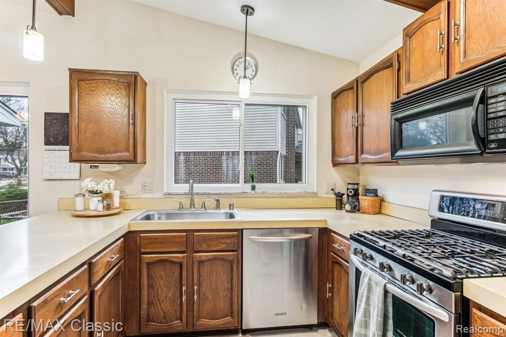 7088 CHADWICK Drive, Canton, MI 48187 — Photo 12