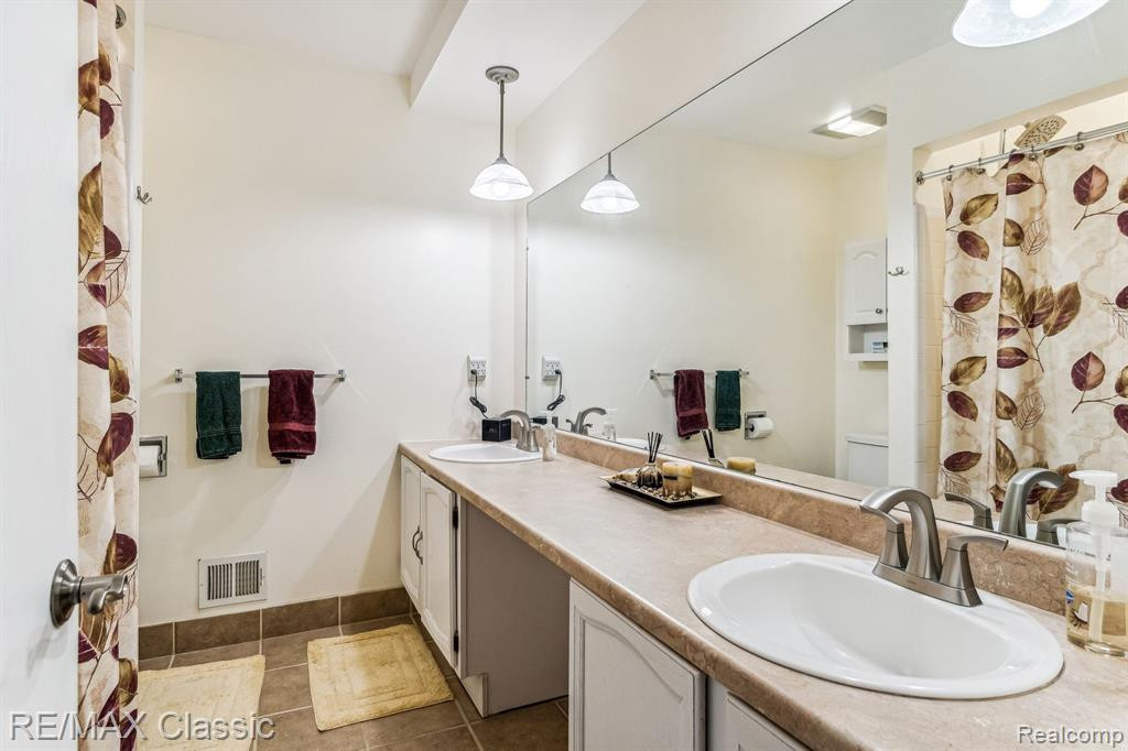 7088 CHADWICK Drive, Canton, MI 48187 — Photo 25