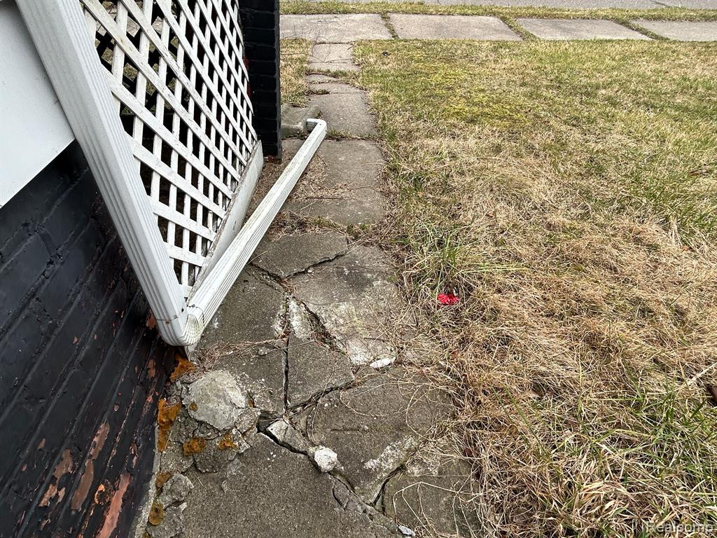 9138 GRACE Street, Detroit, MI 48213 — Photo 17