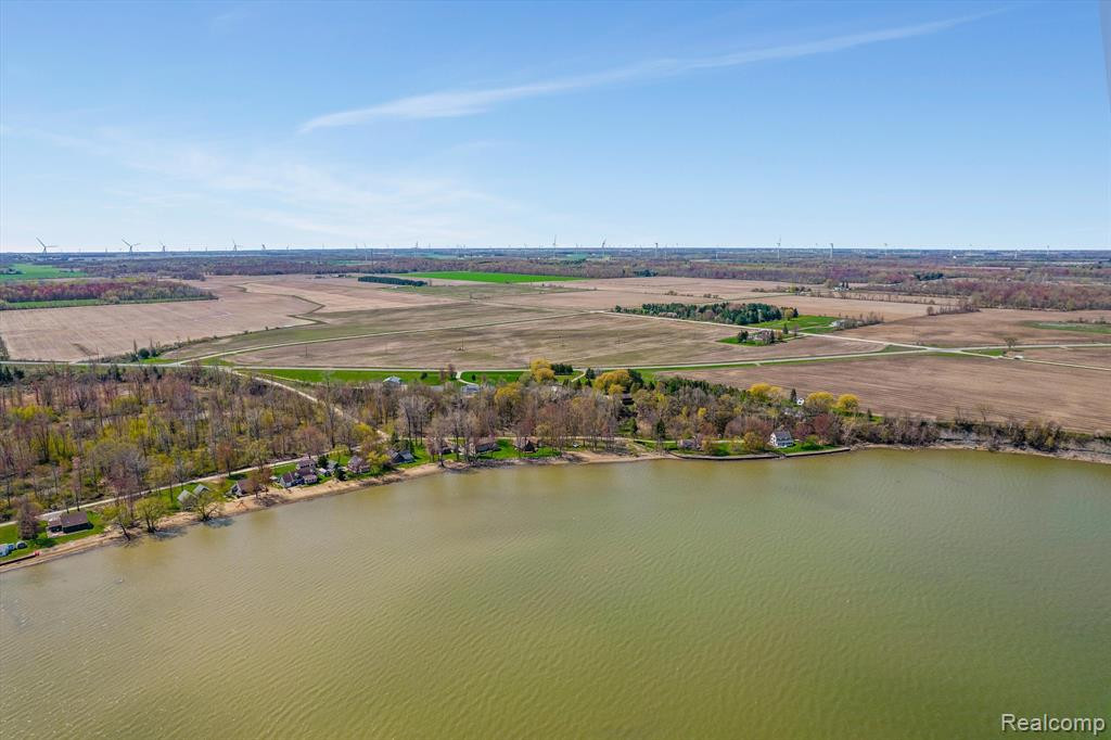 6880 B N LAKESHORE Road, MI — Photo 4
