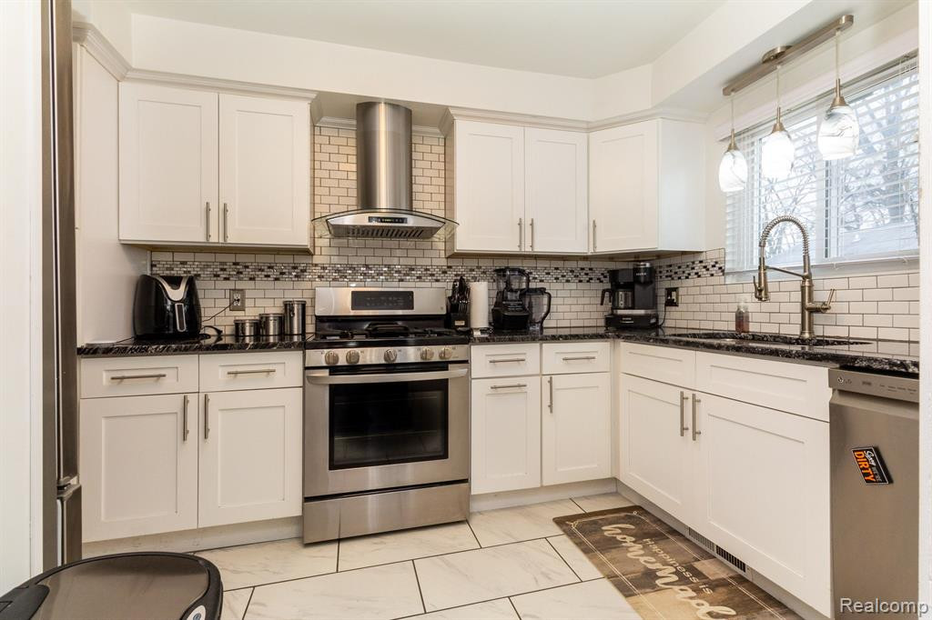 7670 SMILEY Avenue, Shelby Twp, MI 48316 — Photo 8