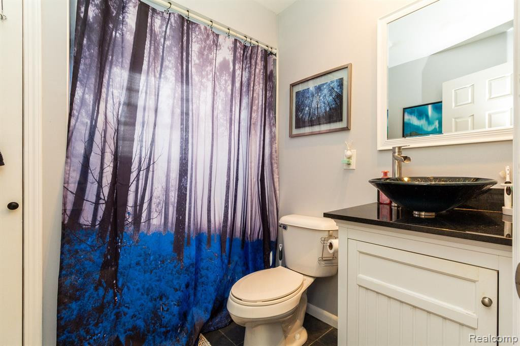 7670 SMILEY Avenue, Shelby Twp, MI 48316 — Photo 11