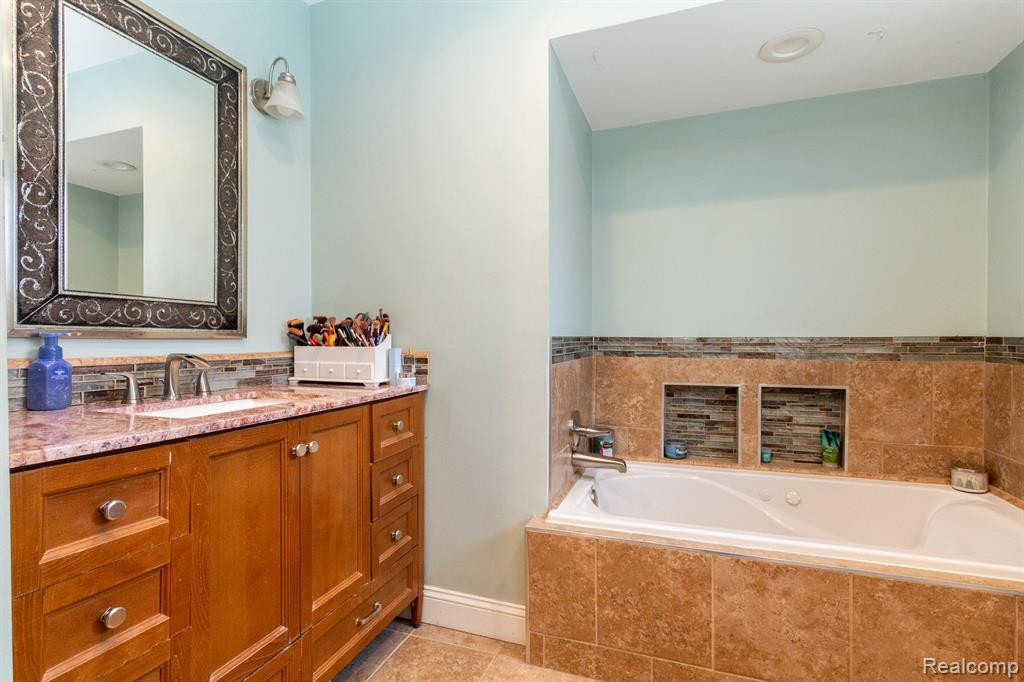 7670 SMILEY Avenue, Shelby Twp, MI 48316 — Photo 17